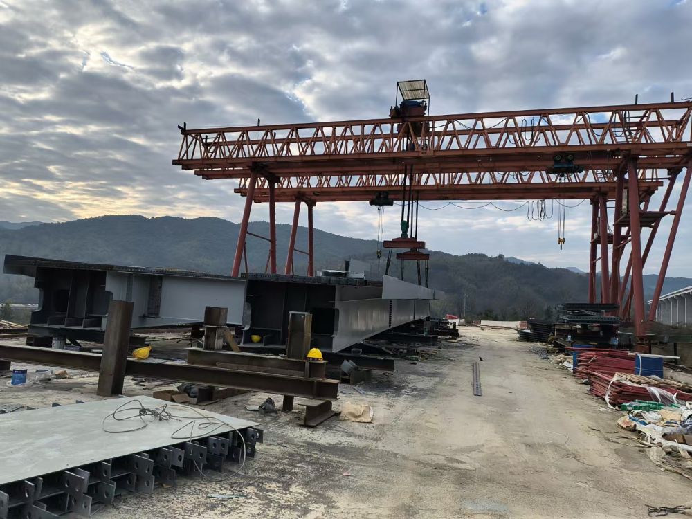 河南路橋起重機(jī)租賃、提梁機(jī)、龍門吊租賃工程服務(wù)