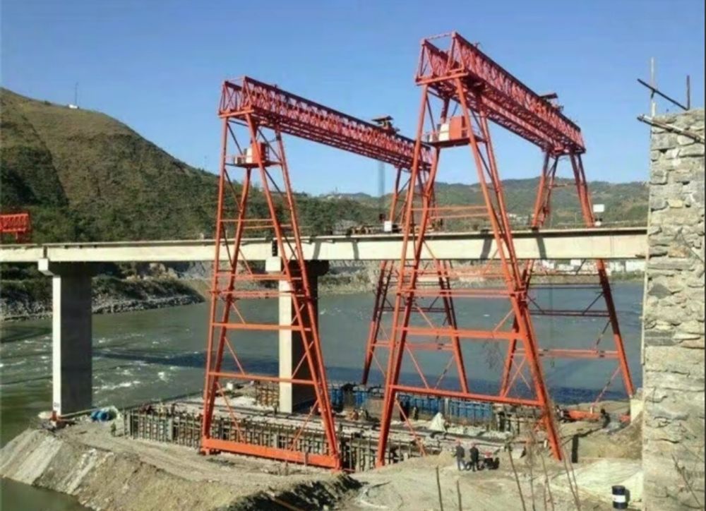 江蘇龍門吊、南通提梁機(jī)、路橋門機(jī)租賃廠家服務(wù)