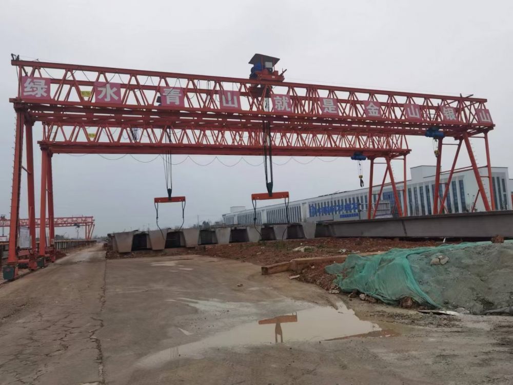 提梁機(jī)、梁場(chǎng)門式起重機(jī)、工程龍門吊租賃公司
