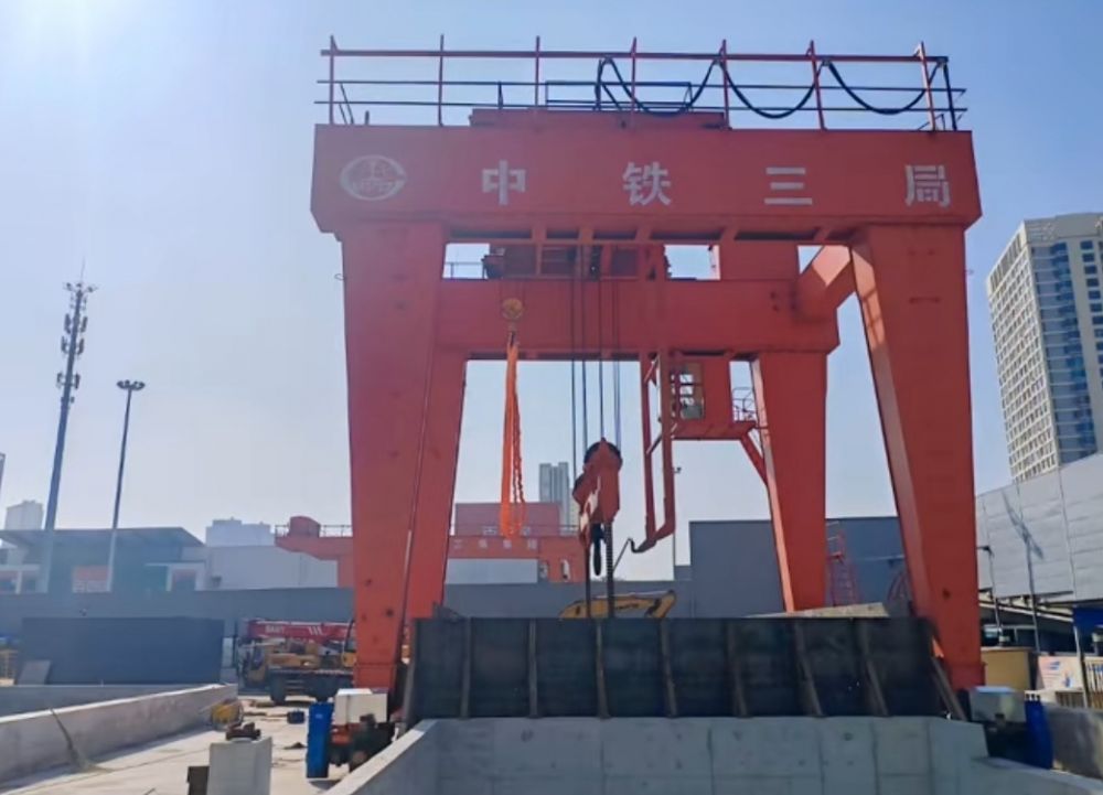 天津地鐵出渣機(jī)、地鐵出渣門式起重機(jī)、出渣龍門吊租賃